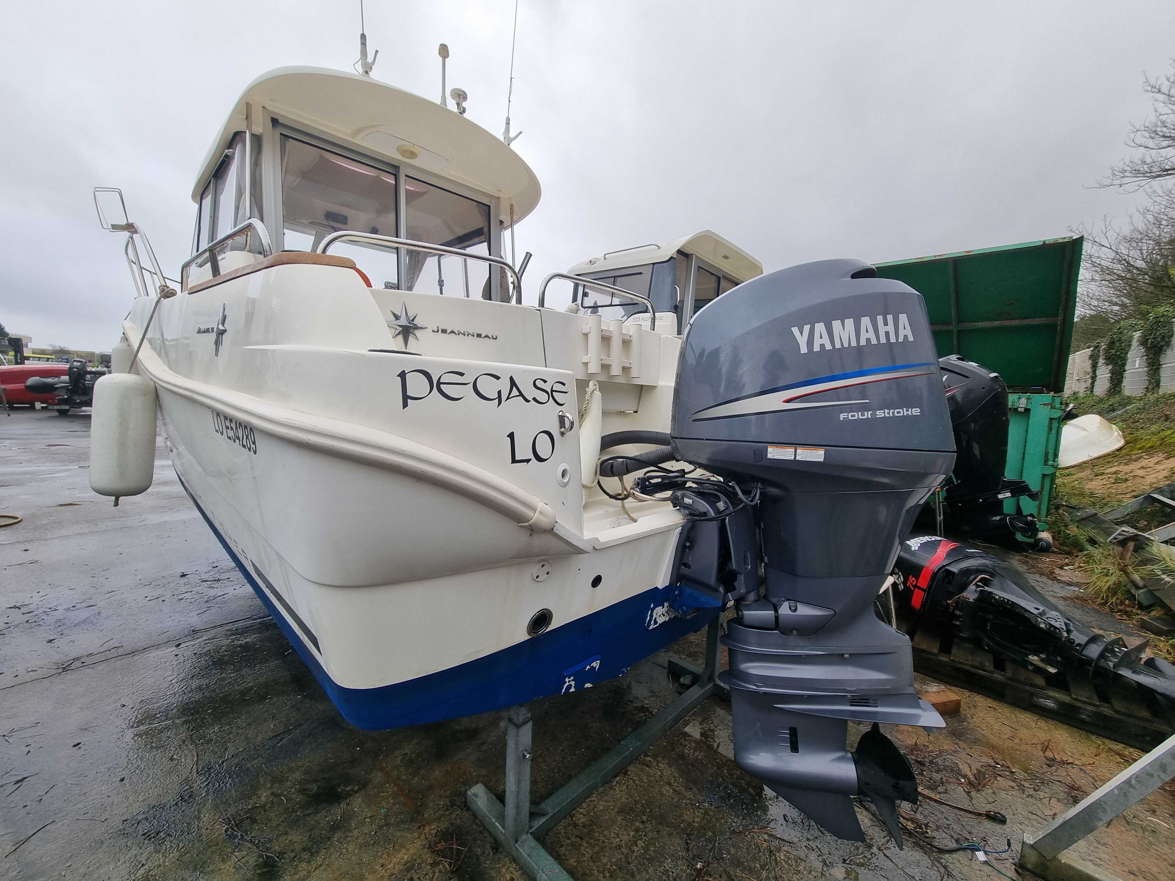 slider 2 Jeanneau Merry Fisher 725